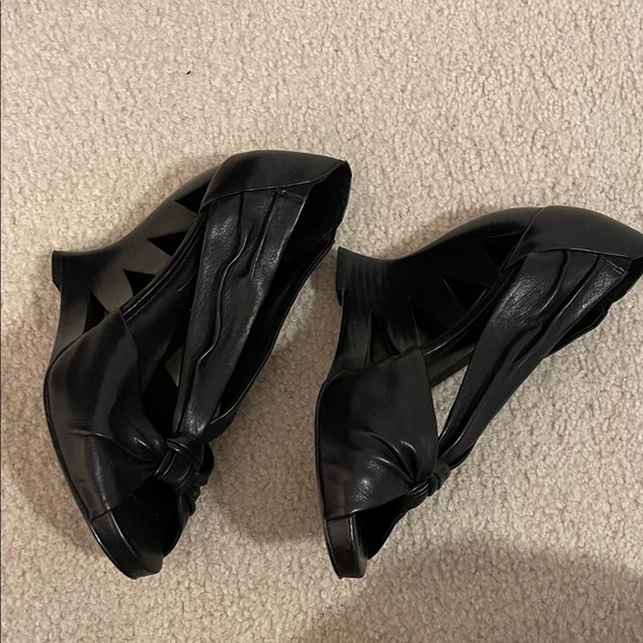 Amazon.com | Donald Pliner Women Donald J. Pliner Black Wedge Shoes